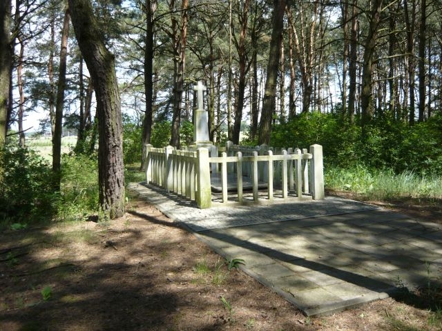 Kruki - Grób gen. Kickiego