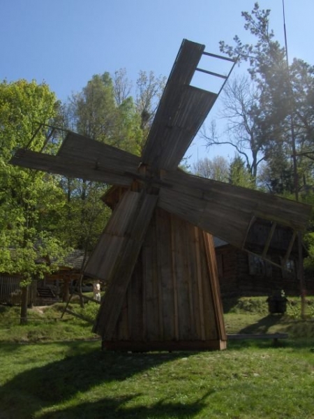 Skansen w Nowogrodzie - Wiatrak z Plewek