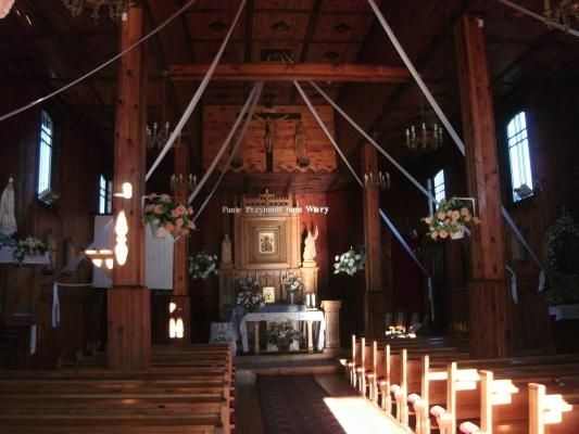 Wnętrze kościoła w Lelisie