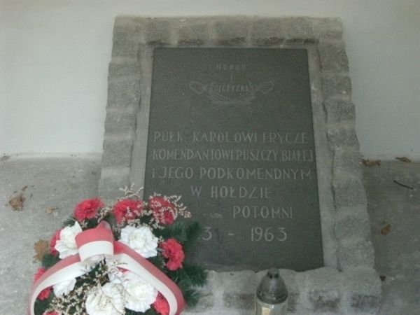 Poręba - tablica w grobowcu