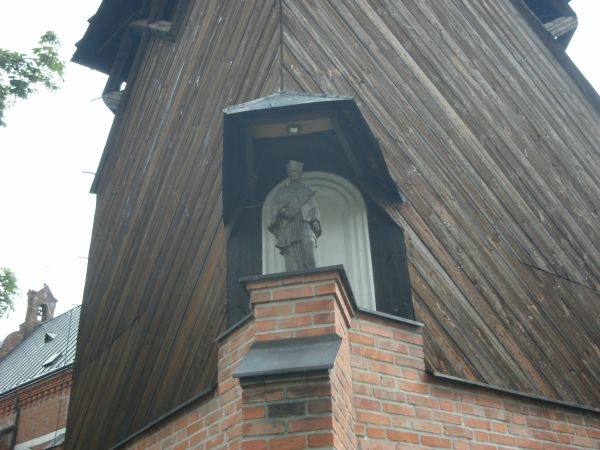 Brok - figura św.J.N. na dzwonnicy