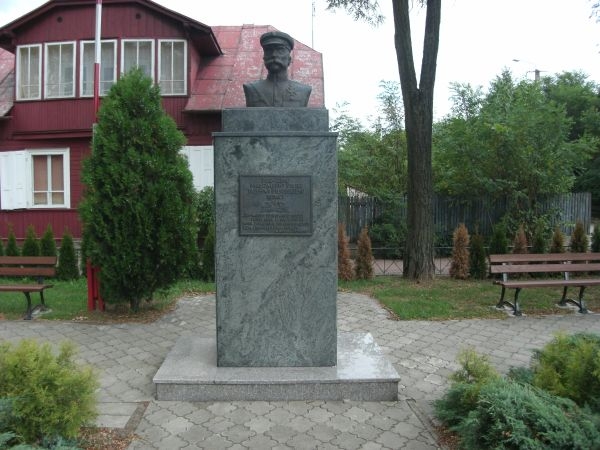 Brok - pomnikPiłsudskiego
