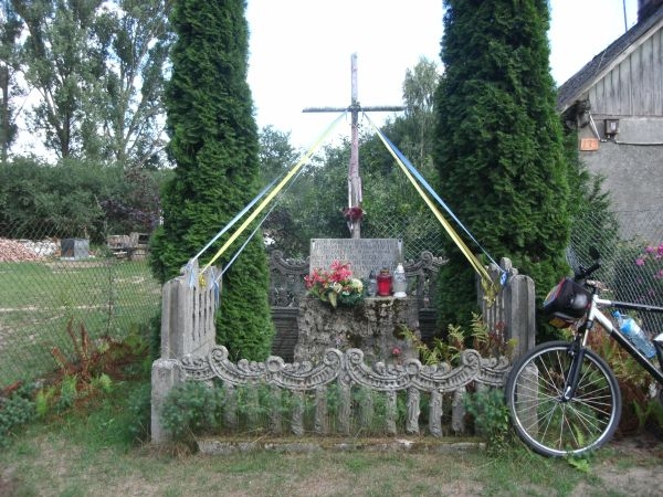 Udrzyn - pomnik-mogiła