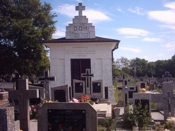 Płoniawy - grobowiec