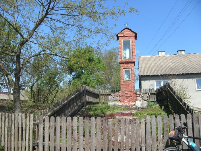 Kierzek - piętrowa kapliczka