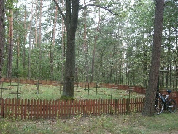 Kurpiewskie - krzyż na cmentarzu