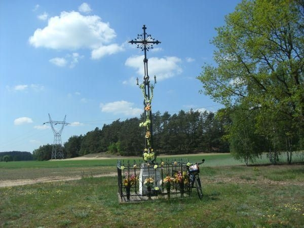 Gontarze - pamiątkowy krzyż