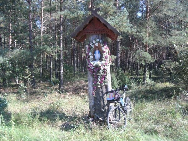 Kapliczka przy drodze