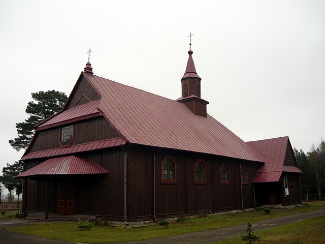 Drewniany kościół pw. św. Michała Archanioła w Czarni