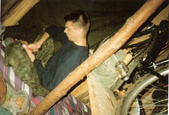 Nocleg w ambonie mysliwskiej, tuż przy granicy z Ukrainą, Roztocze, okolice Wielkiego Działu. 1995