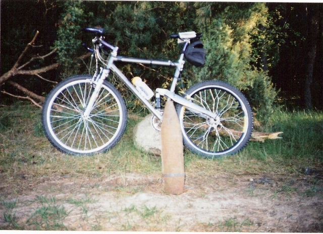 Góry Krzyżewskie koło Makowa, wystawało z drogi, 1999